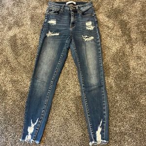 Women’s amazingly comfortable skinny jeans! Great condition, lightly worn.